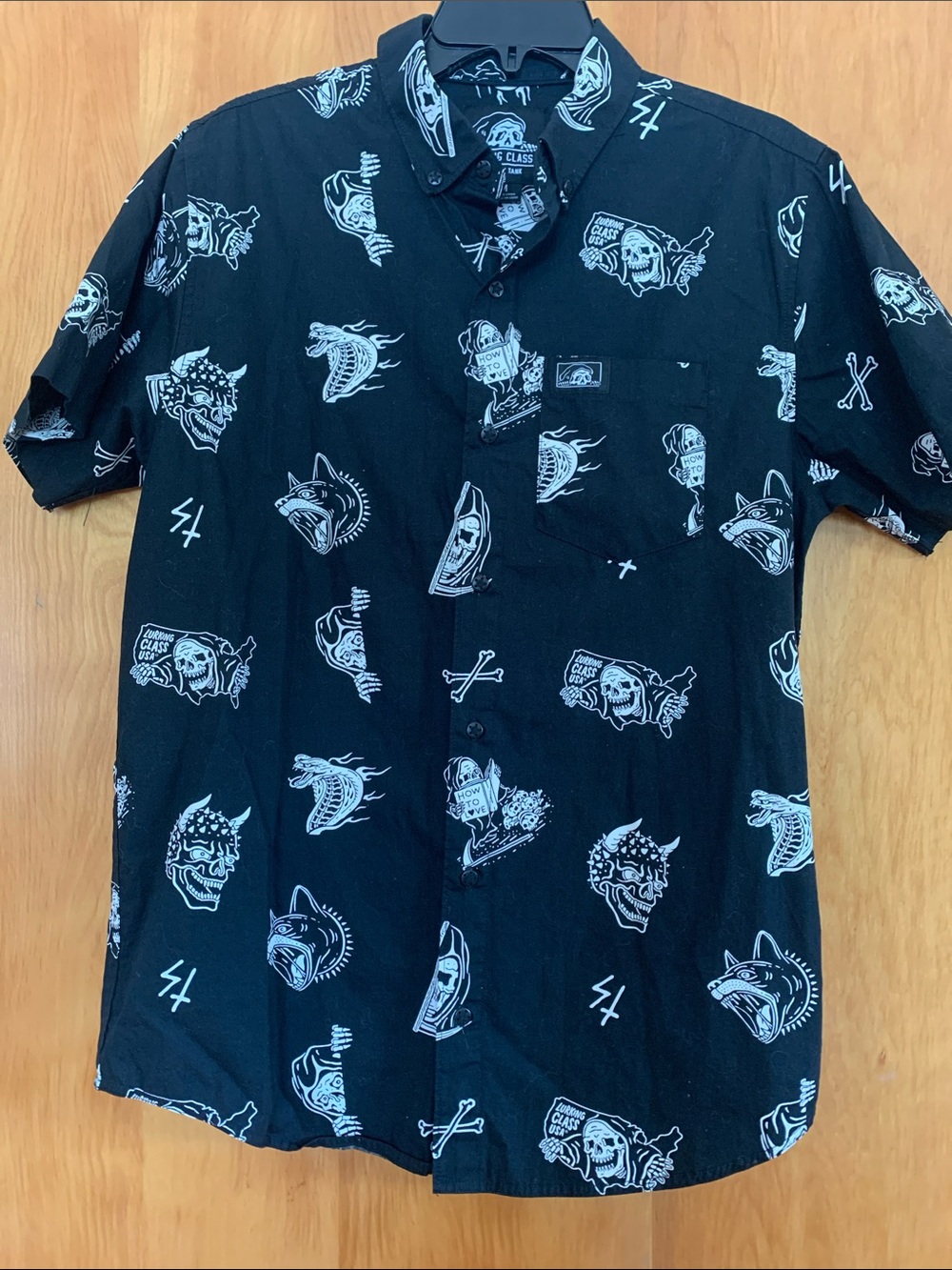 Lurking Class x Sketchy Tank 100% Cotton How To Love Skull Button Down Sz M